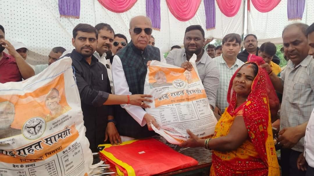 डुमरियागंज सांसद विकासखंड जोगिया ब्लॉक के ग्राम पेंड़ारी खुर्द में बाढ़ राहत सामग्री वितरण में मुख्य अतिथि के रूप में हुए शामिल, उन्हें हर संभव मदद का दिया आश्वासन 1 डुमरियागंज सांसद विकासखंड जोगिया ब्लॉक के ग्राम पेंड़ारी खुर्द में बाढ़ राहत सामग्री वितरण में मुख्य अतिथि के रूप में हुए शामिल, उन्हें हर संभव मदद का दिया आश्वासन | New India Times