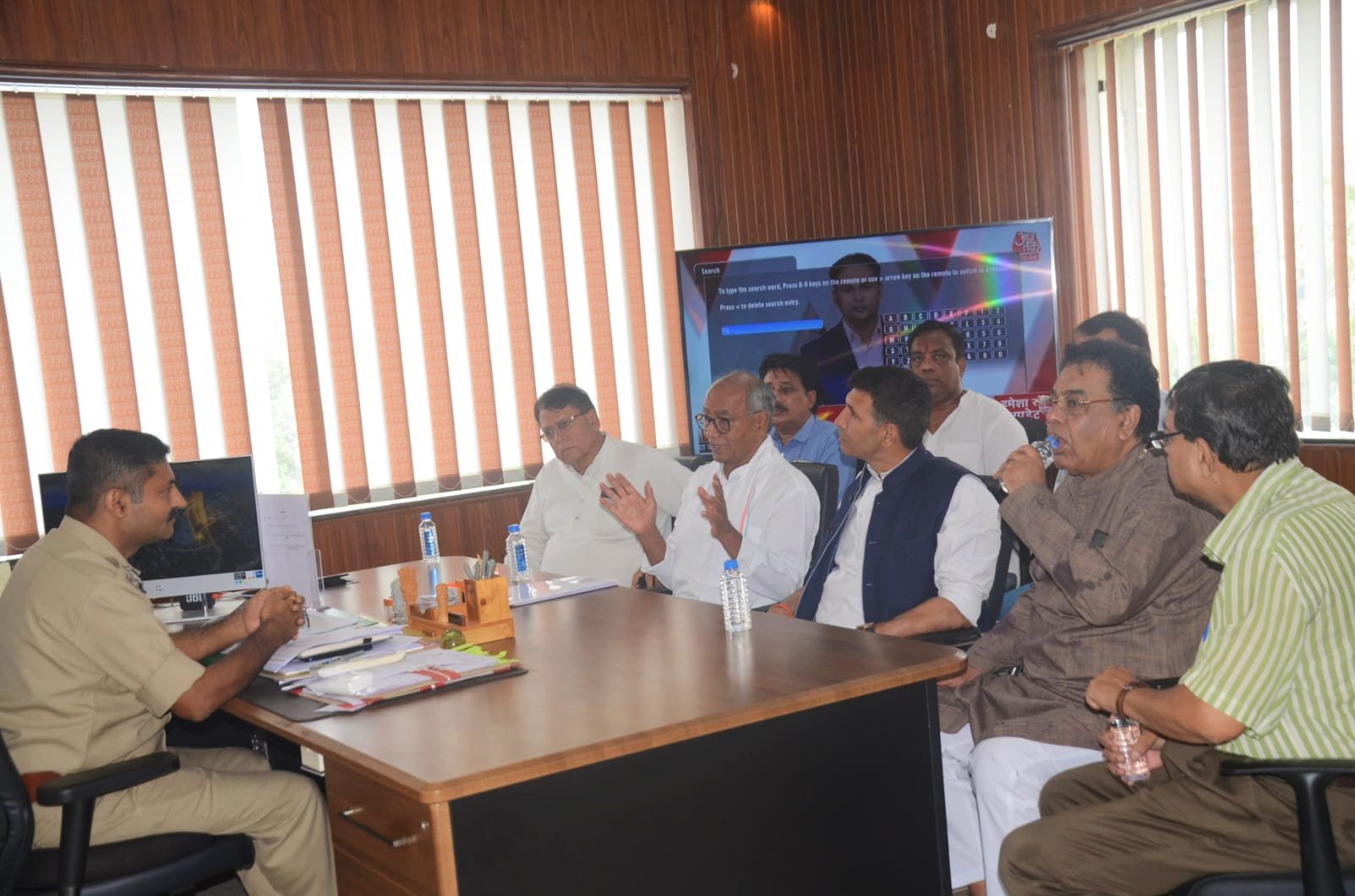 अशोका गार्डन पुलिस थाने में भाजपा कार्यकताओं द्वारा किए गए सुंदर कांड को लेकर कांग्रेसी नेताओं ने पुलिस आयुक्त, भोपाल को ज्ञापन सौंप कर थाना प्रभारी पर की कार्यवाही की मांग | New India Times