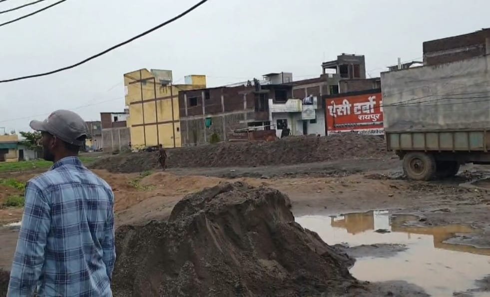 रेत माफिया की शिकायत के बाद मौके पर जांच करने पहुंची खनिज अधिकारी | New India Times