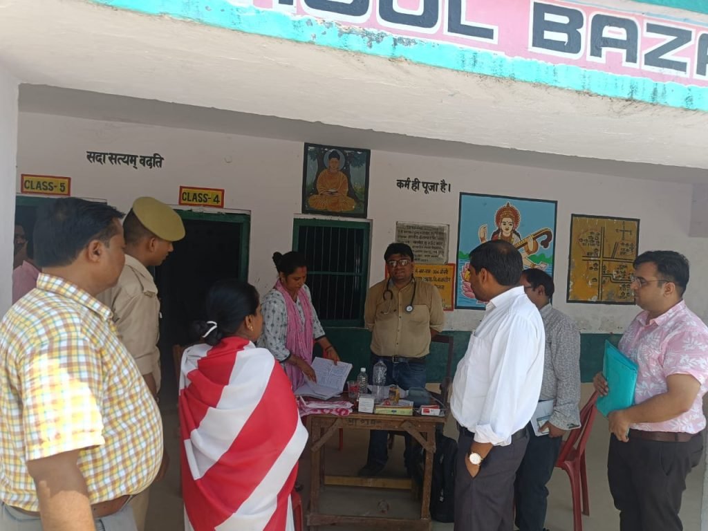 मुख्य विकास अधिकारी द्वारा विकास खण्ड मिठवल में चौपाल लगाकर सुनी गई लोगों की समस्याएं | New India Times