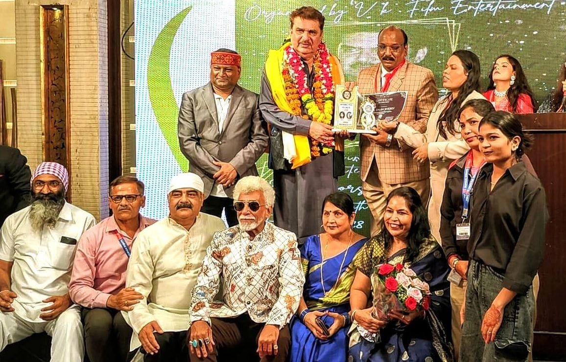 फिल्म अभिनेता रज़ा मुराद के हाथों सलीम शेख इंटरनेशनल गौरव रत्न अवार्ड से किए गए सम्मानित 1 फिल्म अभिनेता रज़ा मुराद के हाथों सलीम शेख इंटरनेशनल गौरव रत्न अवार्ड से किए गए सम्मानित | New India Times