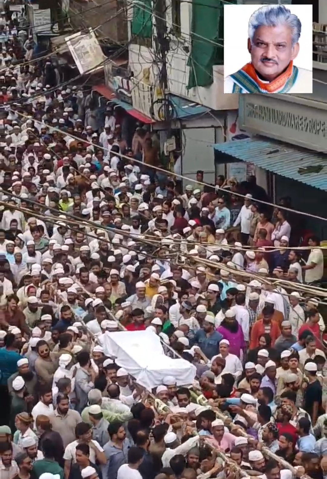 कांग्रेसी नेता एवं पूर्व मंत्री आरिफ अकील को किया गया सुपुर्द-ए- खाक, लोगों ने नम आंखों से दी विदाई 1 कांग्रेसी नेता एवं पूर्व मंत्री आरिफ अकील को किया गया सुपुर्द-ए- खाक, लोगों ने नम आंखों से दी विदाई | New India Times