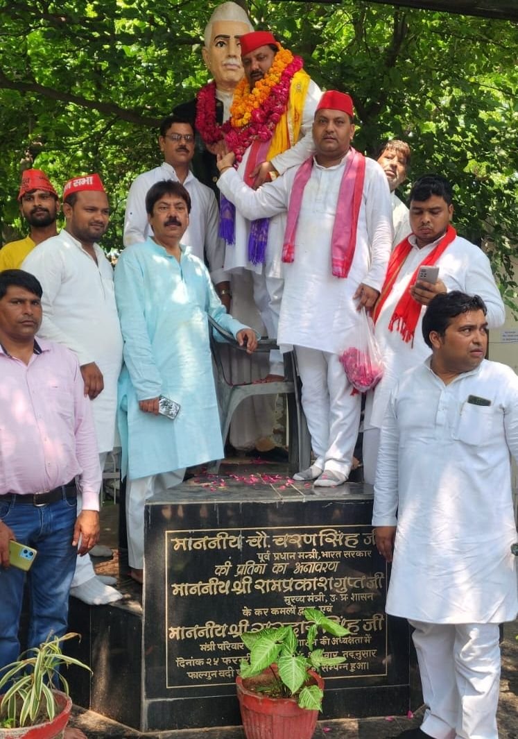 नवनियुक्त सपा जिलाध्यक्ष वीरेंद्र यादव ने कहा: सबको साथ लेकर पार्टी को मज़बूत बनाया जाएगा 1 नवनियुक्त सपा जिलाध्यक्ष वीरेंद्र यादव ने कहा: सबको साथ लेकर पार्टी को मज़बूत बनाया जाएगा | New India Times