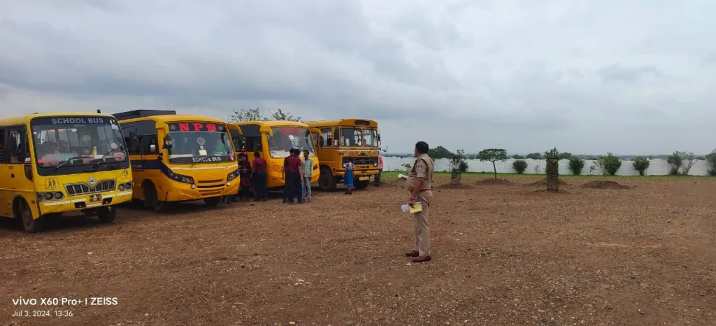 देवरी में स्कूल बसों की चेकिंग का अभियान पुलिस ने किया शुरू | New India Times