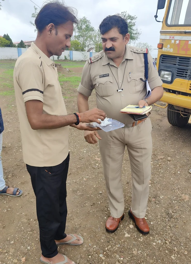 देवरी में स्कूल बसों की चेकिंग का अभियान पुलिस ने किया शुरू | New India Times