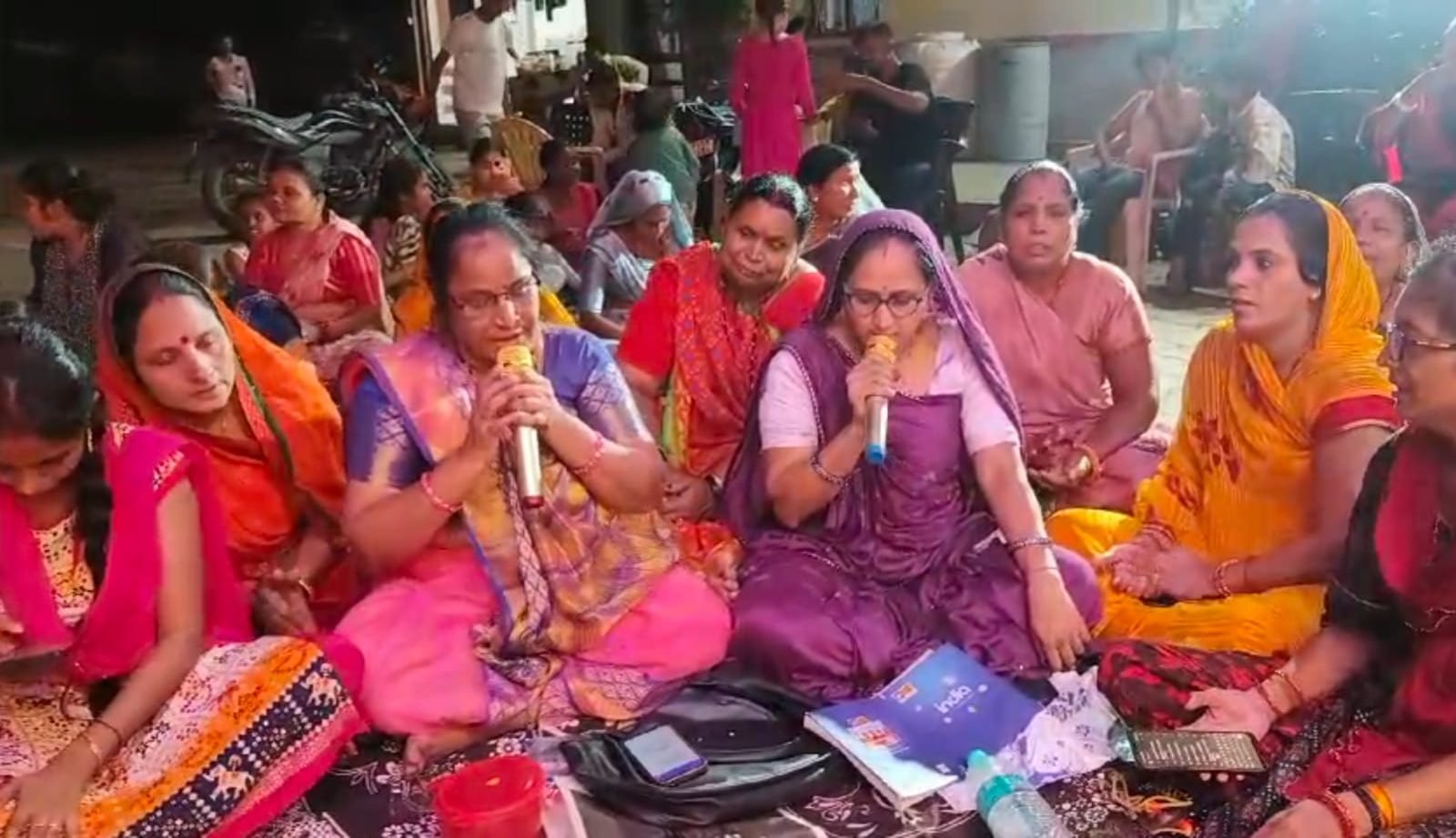 बड़े गजानंद गणेश मंदिर पर श्रवण के प्रथम सोमवार को गणेश महिला मंडल द्वारा भजनों की दी गई शानदार प्रस्तुतियां | New India Times