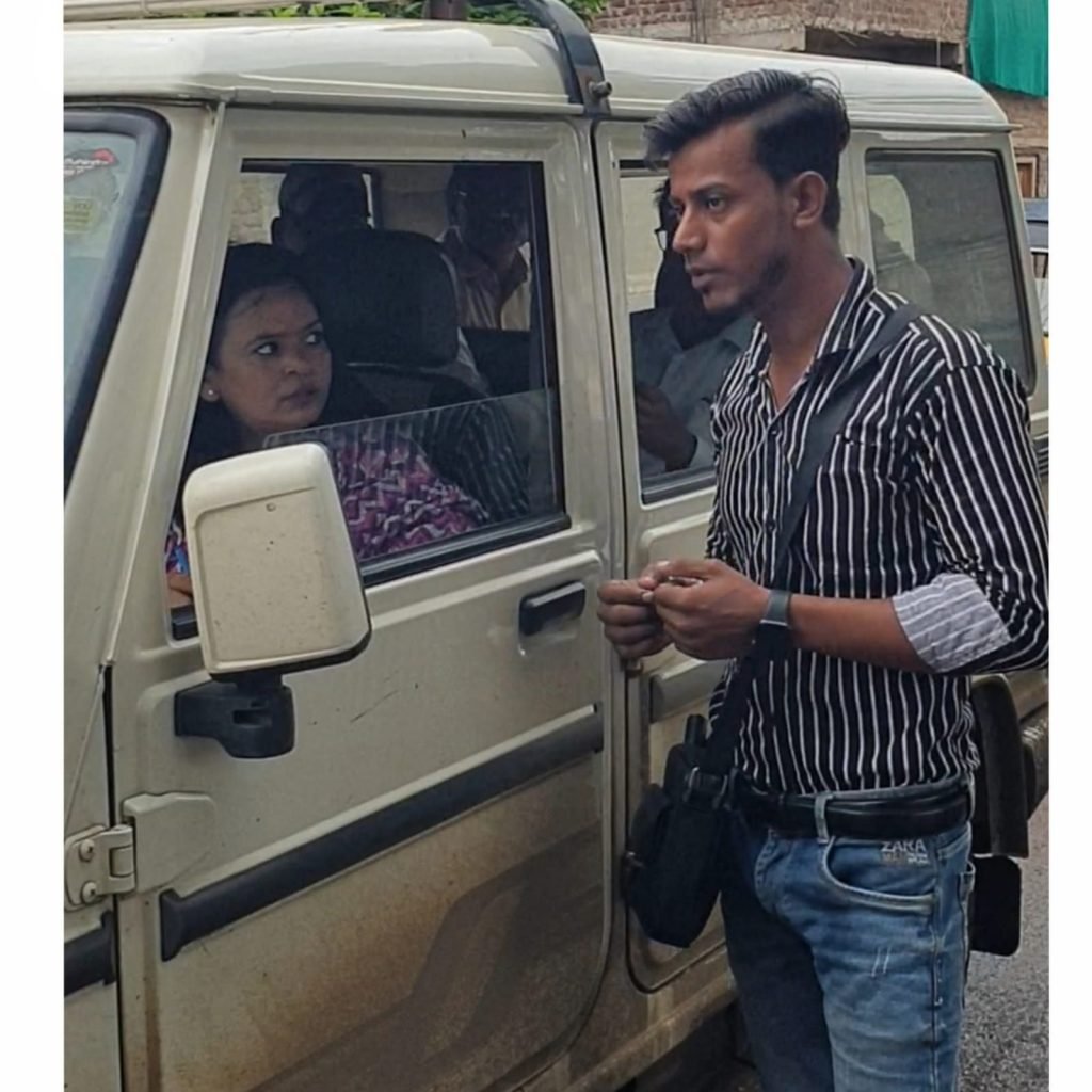 रेत माफिया की शिकायत के बाद मौके पर जांच करने पहुंची खनिज अधिकारी | New India Times