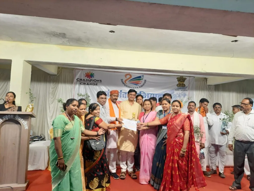 सामुदायिक भवन तिरला में आकांक्षी विकासखंड कार्यक्रम अंतर्गत संपूर्णता अभियान की शुरुआत | New India Times