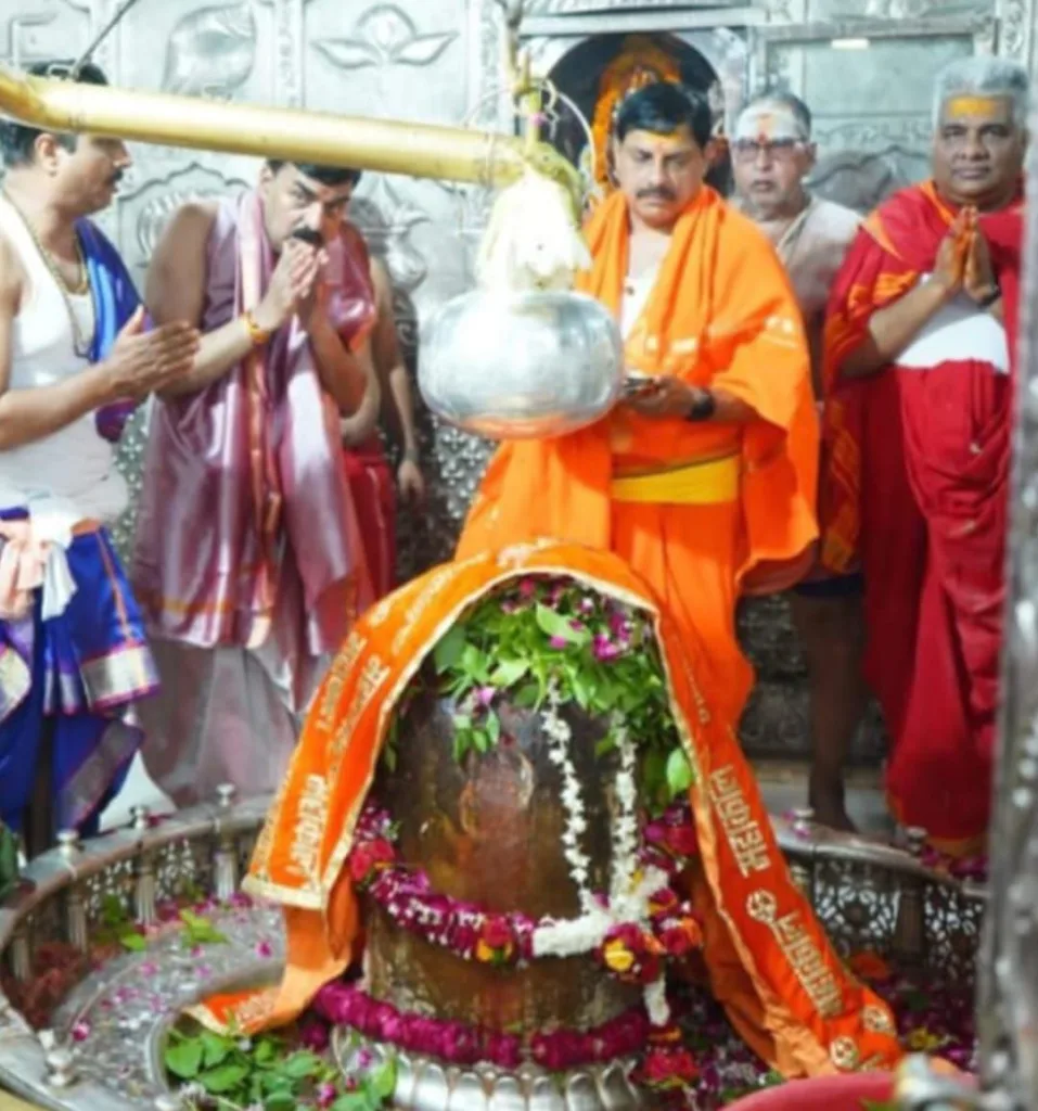 मध्य प्रदेश के मुख्यमंत्री डॉक्टर मोहन यादव ने केंद्रीय मंत्री के साथ बाबा महाकाल के दर्शन कर लिया आशीर्वाद | New India Times