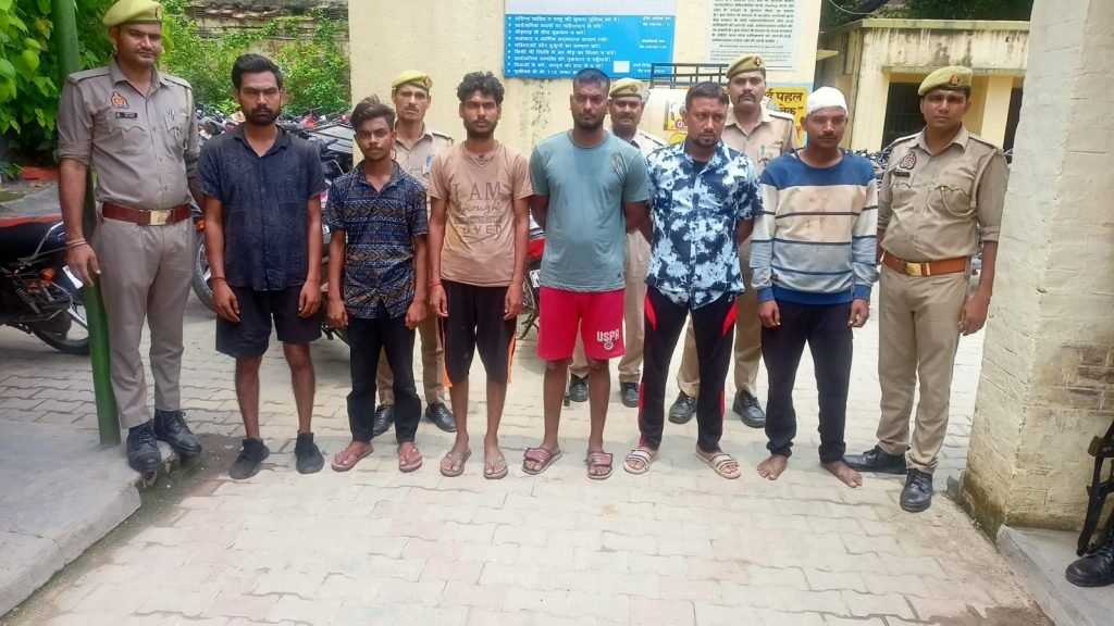 दो पक्षों में मारपीट व फायरिंग में&nbsp; 6 युवक गिरफ्तार | New India Times