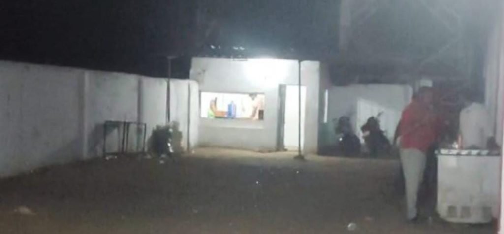 खुलेआम अवैध रूप से संचालित हो रहा है अहाता, कुंभकर्णी नींद में सोया हुआ आबकारी विभाग 2 खुलेआम अवैध रूप से संचालित हो रहा है अहाता, कुंभकर्णी नींद में सोया हुआ आबकारी विभाग | New India Times