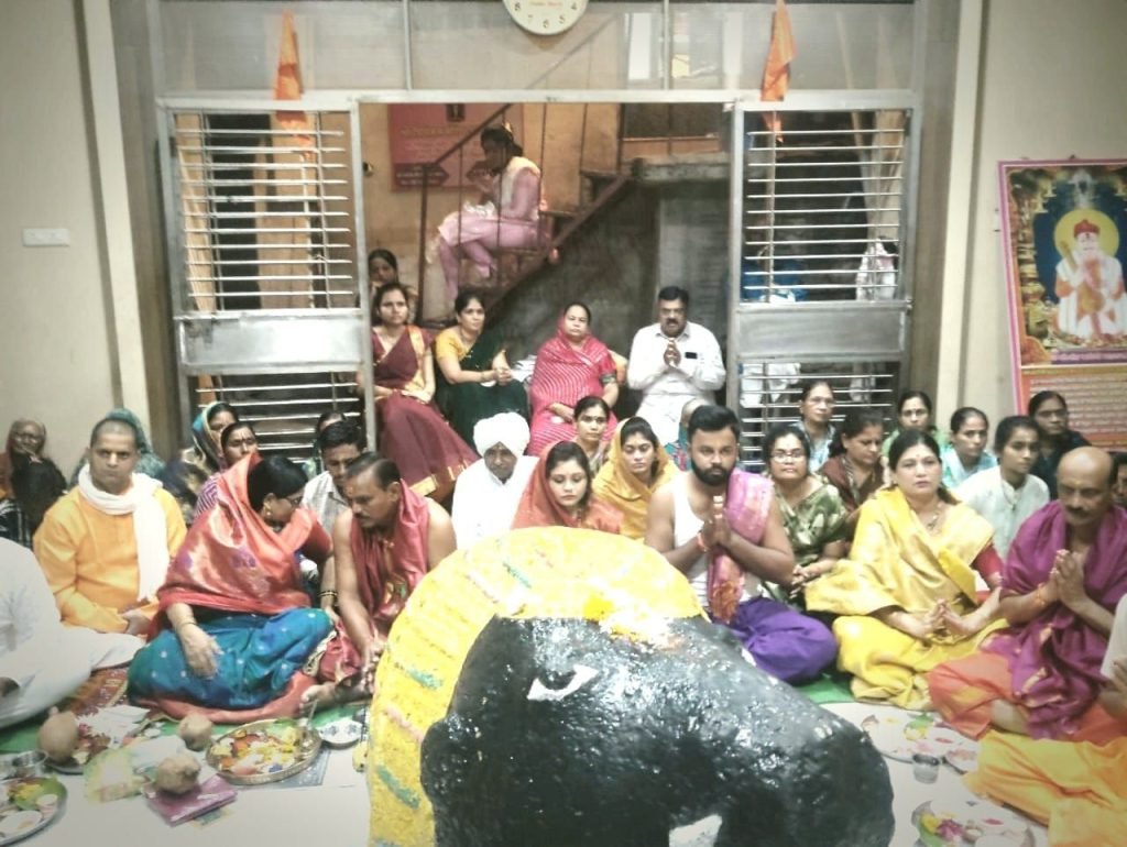 मुख्यमंत्री के पहले पूजा करने पंढरपुर पहुंचे ग्राम विकास मंत्री गिरीश महाजन, तीर्थ क्षेत्रों के विकास के लिए दिया गया हज़ारों करोड़ का फंड 4 मुख्यमंत्री के पहले पूजा करने पंढरपुर पहुंचे ग्राम विकास मंत्री गिरीश महाजन, तीर्थ क्षेत्रों के विकास के लिए दिया गया हज़ारों करोड़ का फंड | New India Times