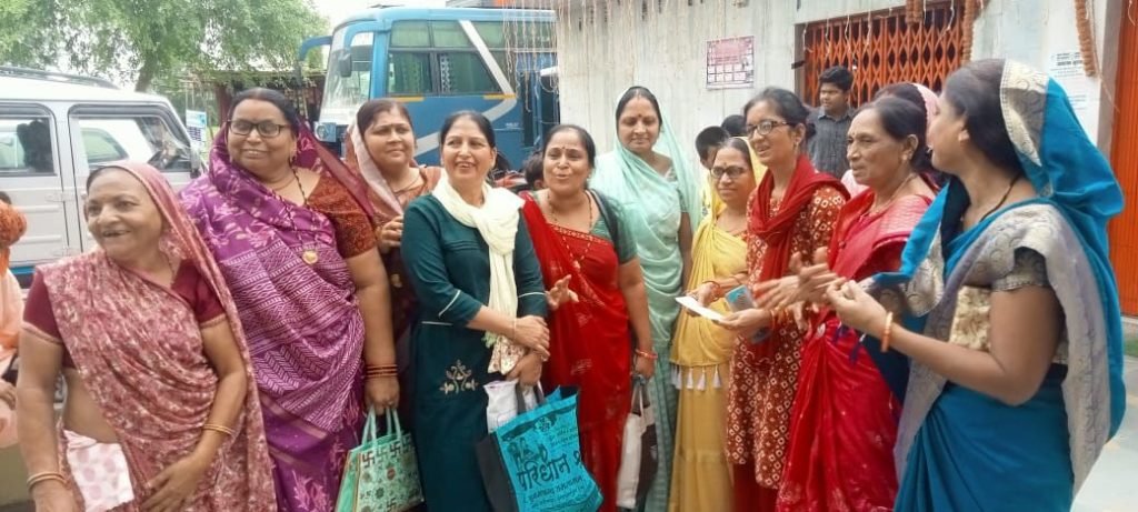 बड़े गजानंद गणेश मंदिर पर श्रवण के प्रथम सोमवार को गणेश महिला मंडल द्वारा भजनों की दी गई शानदार प्रस्तुतियां | New India Times