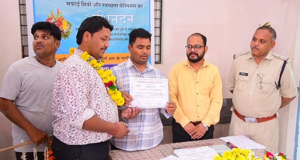 मेघनगर में सफाई अपनाओ अभियान कार्यक्रम संपन्न | New India Times