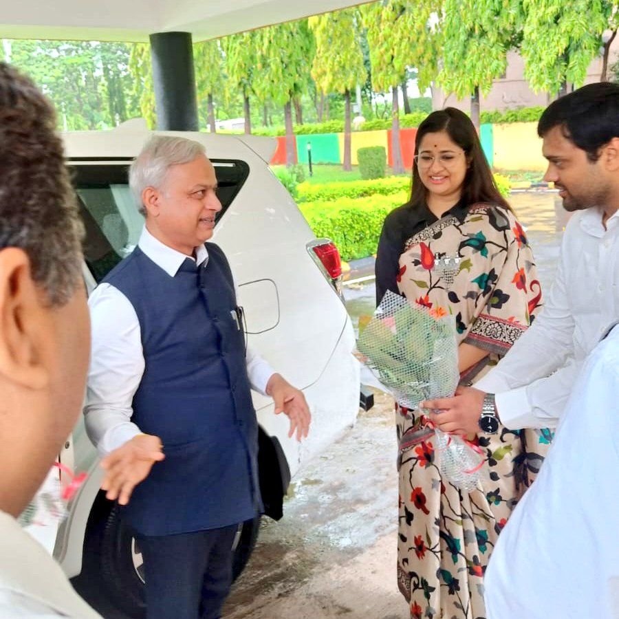 संभाग आयुक्त, कलेक्टर, पुलिस कप्तान एवं प्रशासनिक अधिकारियों ने किया वृक्षारोपण | New India Times