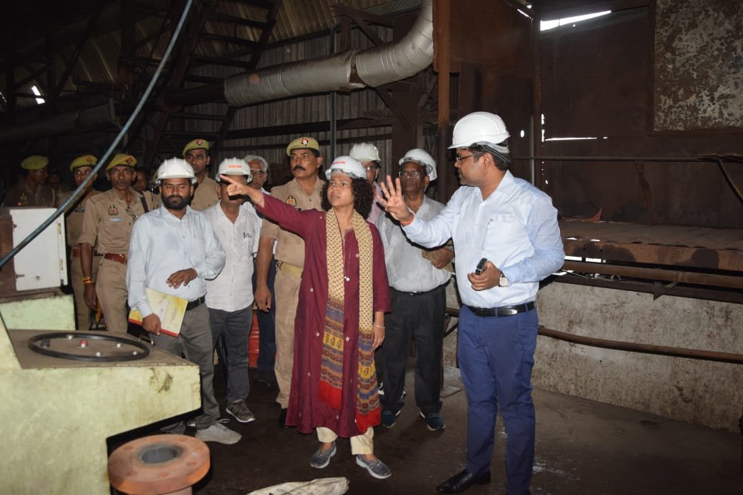 बेलराया पहुंचीं डीएम, अफसरों संग किया चीनी मिल का निरीक्षण, देखा मेंटेनेंस वर्क | New India Times