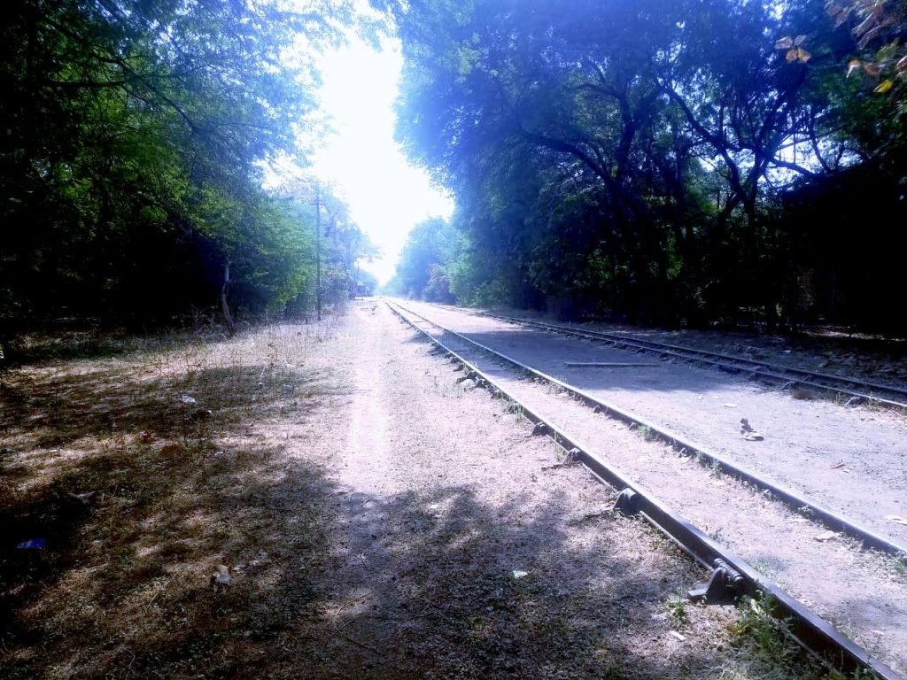 ब्रॉडगेज की मंजूरी के एक साल बाद काम के नाम पर चल रहा है केवल माटी परीक्षण, फेक नेरेटीव साबित हुआ फेज-2 2 ब्रॉडगेज की मंजूरी के एक साल बाद काम के नाम पर चल रहा है केवल माटी परीक्षण, फेक नेरेटीव साबित हुआ फेज-2 | New India Times