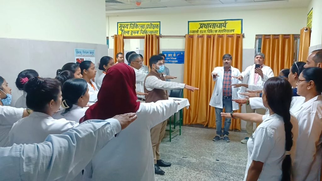 स्वास्थ्य विभाग में तैनात कर्मचारियों ने ली नशा छोड़ने की शपथ 2 स्वास्थ्य विभाग में तैनात कर्मचारियों ने ली नशा छोड़ने की शपथ | New India Times