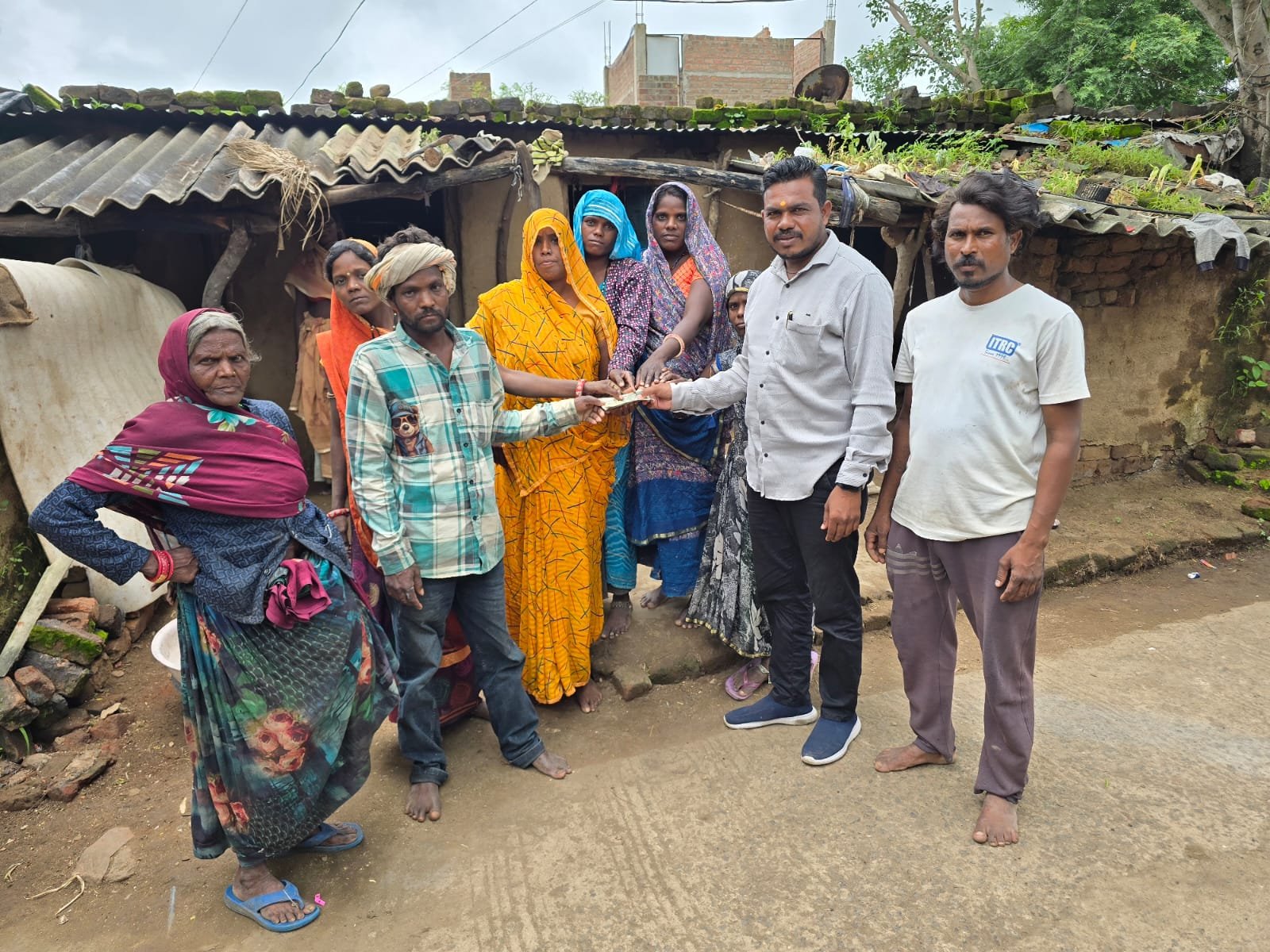 सरपंच द्वारा संबल योजना के तहत अन्तिमसंस्कार के लिए दी गई राशी 1 सरपंच द्वारा संबल योजना के तहत अन्तिमसंस्कार के लिए दी गई राशी | New India Times