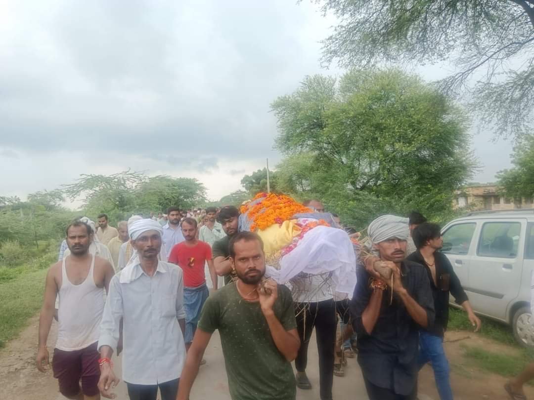 सैन्य सम्मान के साथ जवानों को दी गई अंतिम विदाई, उनके पैतृक गांव में हुआ अंतिम संस्कार | New India Times