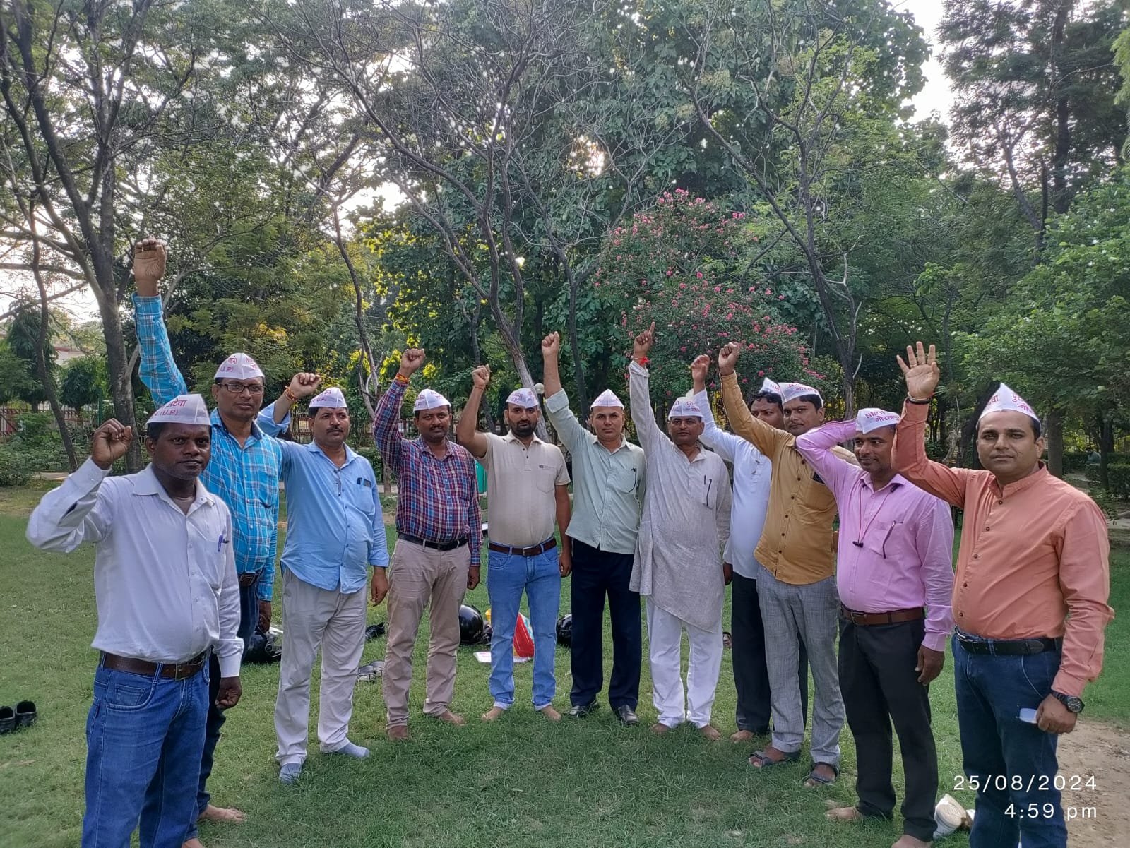 सरकार दे रही है सरकारी कर्मचारियों को UPS पेंशन रूपी झुनझुना, कर्मचारियों में भारी नाराज़गी | New India Times