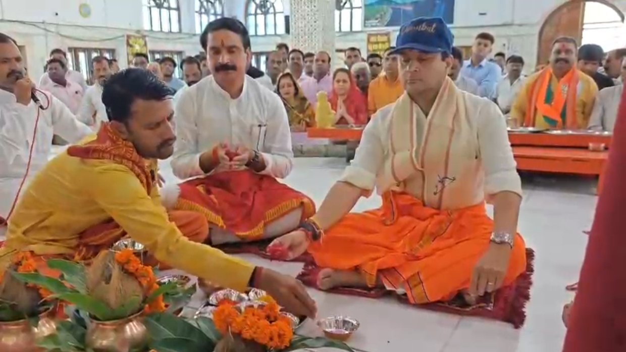 केंद्रीय मंत्री बनने के बाद पहली बार गुना के टेकरी धाम पहुंचे ज्योतिरादित्य सिंधिया 1 केंद्रीय मंत्री बनने के बाद पहली बार गुना के टेकरी धाम पहुंचे ज्योतिरादित्य सिंधिया | New India Times