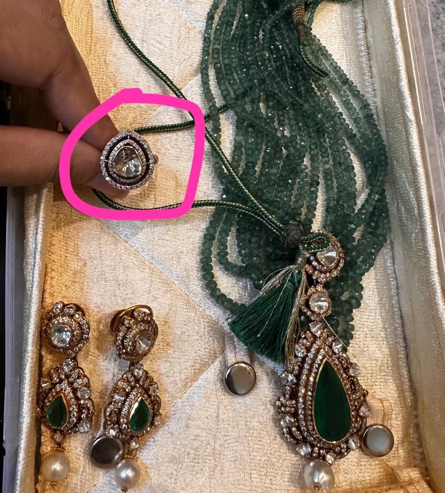 जयपुर के होटल में हो रहे शादी समारोह से गहनों भरा बैग चुराने वाले गिरोह को मध्य प्रदेश पुलिस ने गिरफ्तार कर 1 करोड़ 45 लाख रुपए का माल किया बरामद 1 जयपुर के होटल में हो रहे शादी समारोह से गहनों भरा बैग चुराने वाले गिरोह को मध्य प्रदेश पुलिस ने गिरफ्तार कर 1 करोड़ 45 लाख रुपए का माल किया बरामद | New India Times