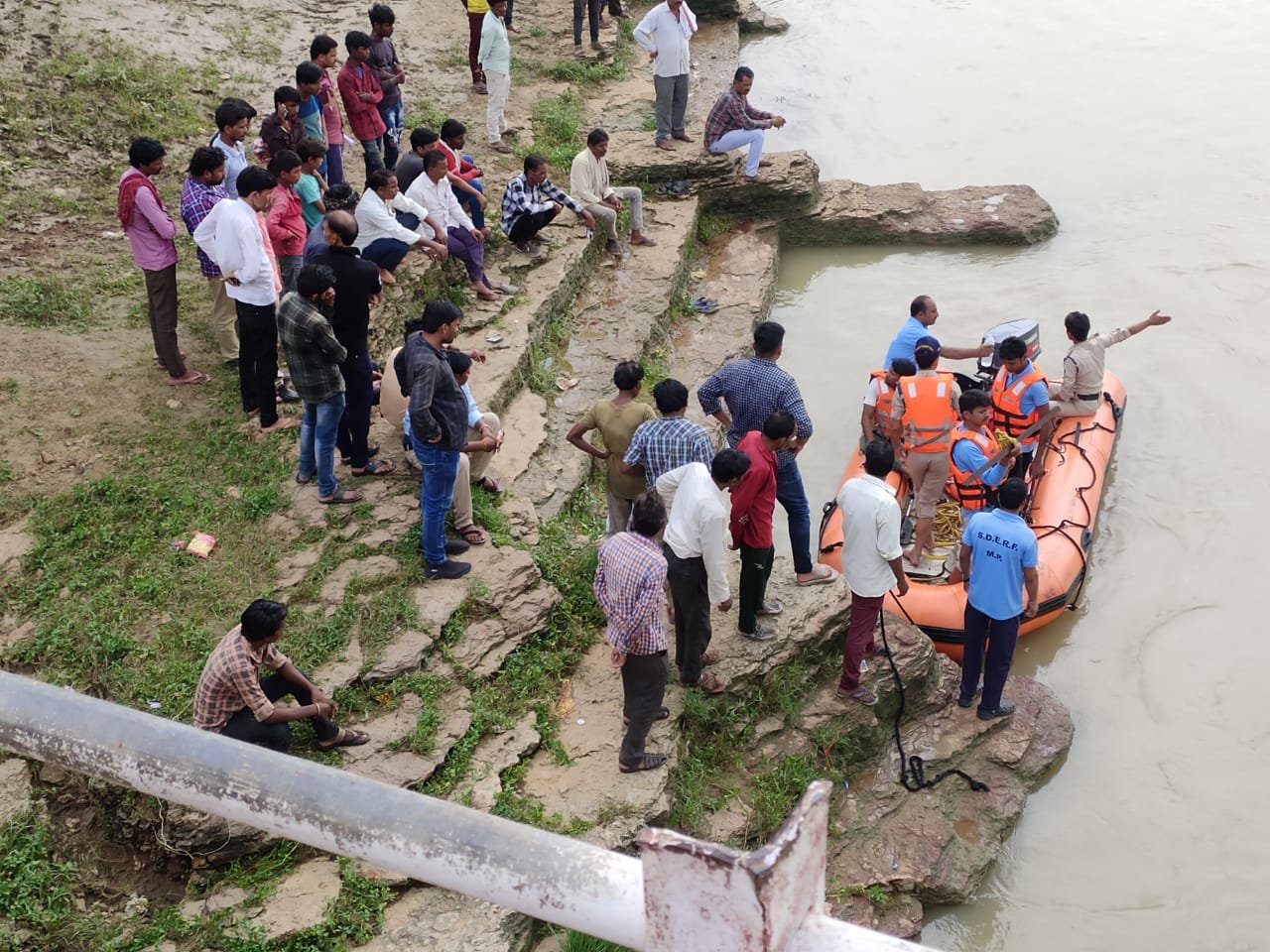 अमानगंज मिडाशन नदी में अंतिम संस्कार से लौटकर घाट में नहा रहा व्यक्ति तेज़ बहाव में बहा | New India Times