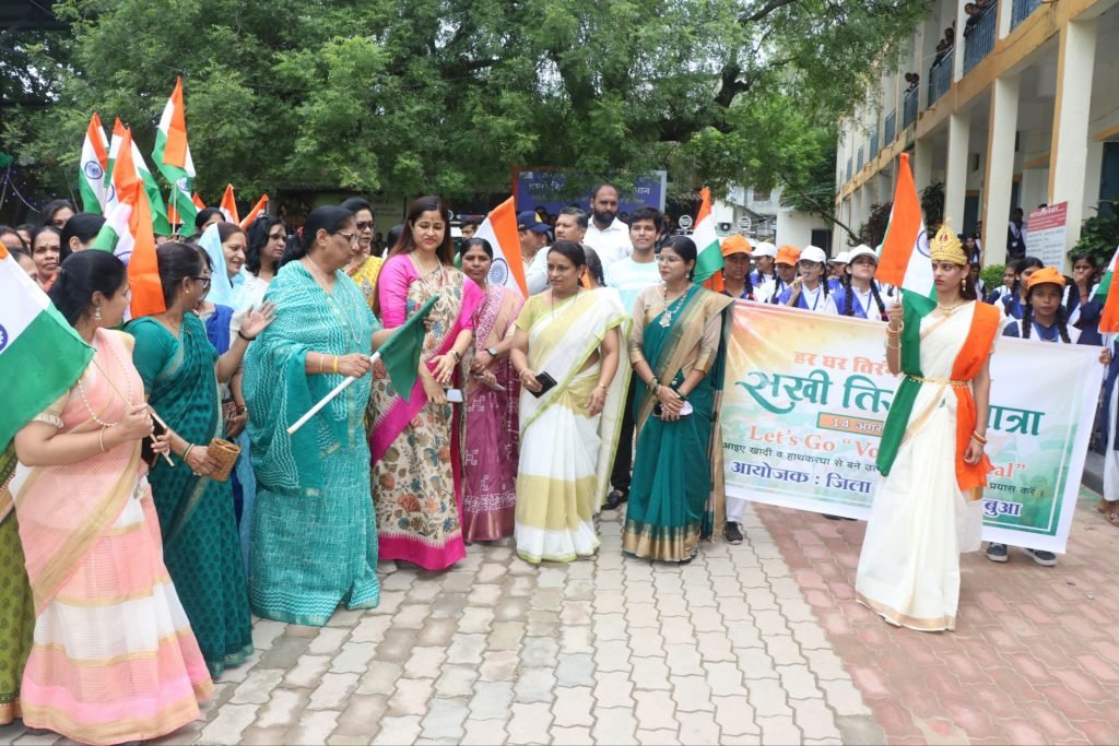 विशाल सखी तिरंगा रैली का किया गया आयोजन, कैबिनेट मंत्री और कलेक्टर ने लिया भाग 2 विशाल सखी तिरंगा रैली का किया गया आयोजन, कैबिनेट मंत्री और कलेक्टर ने लिया भाग | New India Times