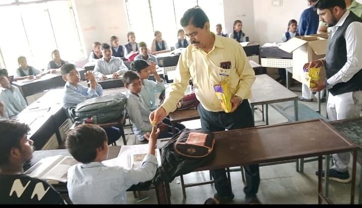 रोटरी क्लब अपना मेघनगर ने स्कूली बच्चों को वितरण की चॉकलेट 2 रोटरी क्लब अपना मेघनगर ने स्कूली बच्चों को वितरण की चॉकलेट | New India Times