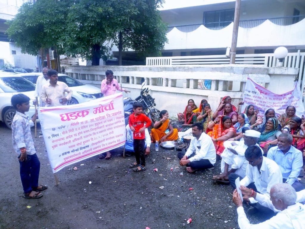 अतिक्रमण के नाम पर प्रशासन का आक्रमण, तीन महीने बाद पहली फौजदारी दायर, सड़क पर उतरे 308 परिवार | New India Times