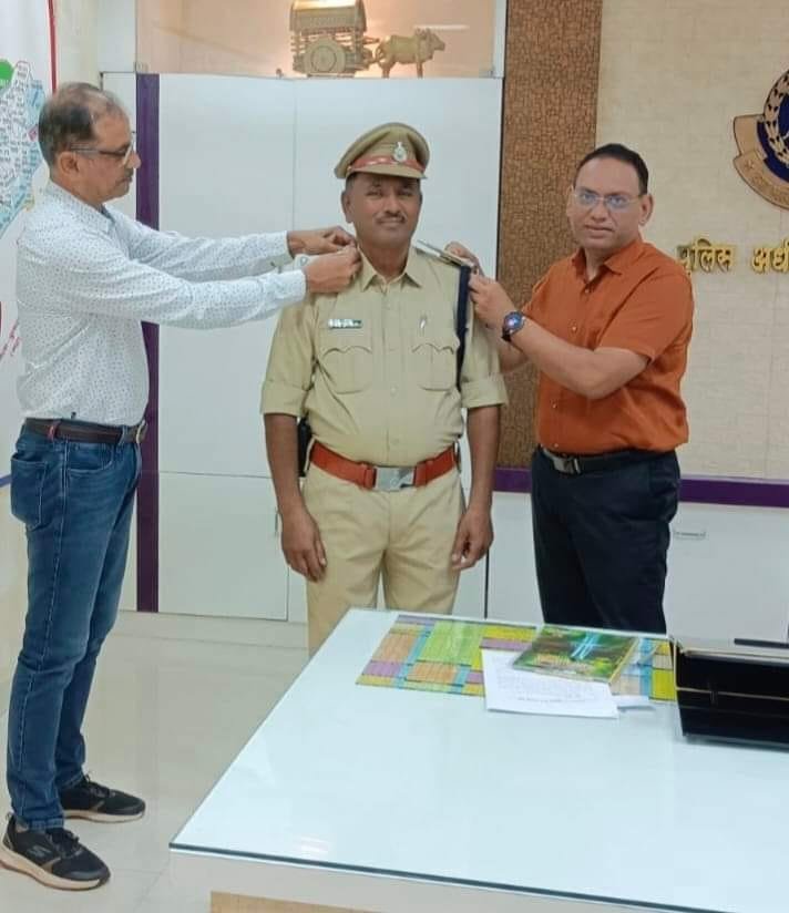 अब्दुल नईम खान सहा.उप निरीक्षक के पद पर हुए पदोन्नत 1 अब्दुल नईम खान सहा.उप निरीक्षक के पद पर हुए पदोन्नत | New India Times