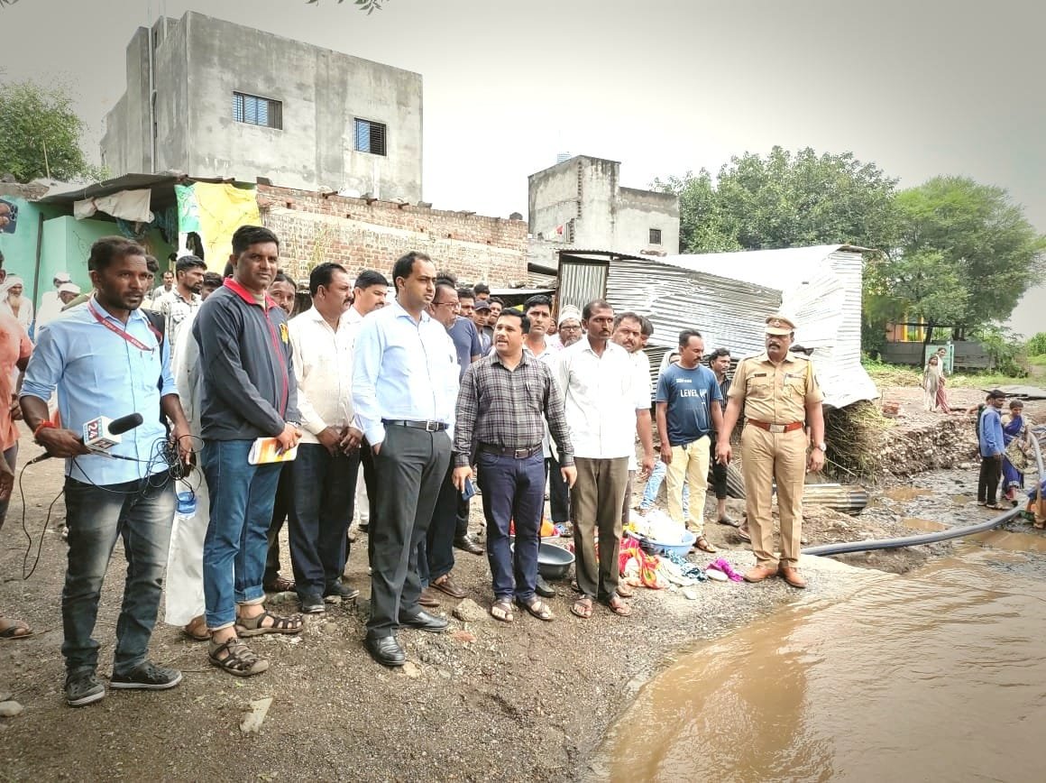 अजंता में मूसलाधार बारिश से उफान पर पूर्वी जलगांव की नदियां, जामनेर में फसलें बर्बाद, अरब सागर की ओर निकल पड़ा वाघुर डैम का पानी 1 अजंता में मूसलाधार बारिश से उफान पर पूर्वी जलगांव की नदियां, जामनेर में फसलें बर्बाद, अरब सागर की ओर निकल पड़ा वाघुर डैम का पानी | New India Times