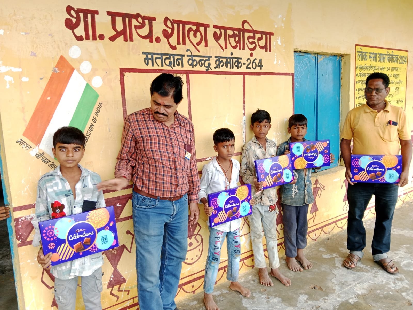 रोटरी क्लब अपना मेघनगर का एक और काबिले तारीफ कार्य, सरकारी स्कूल के हजारों बच्चों को वितरण की कैडबरी चॉकलेट, बिस्किट एवं अन्य खाद्य सामग्री 1 रोटरी क्लब अपना मेघनगर का एक और काबिले तारीफ कार्य, सरकारी स्कूल के हजारों बच्चों को वितरण की कैडबरी चॉकलेट, बिस्किट एवं अन्य खाद्य सामग्री | New India Times