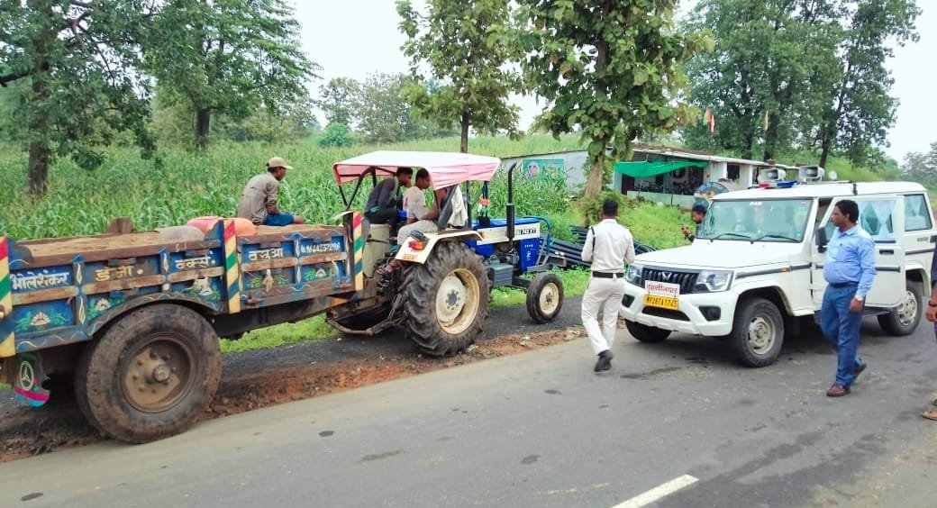 रेत का अवैध उत्खनन और परिवहन करना पड़ा महंगा, एसडीएम व तहसीलदार की कार्यवाही, तस्करों में मचा हड़कंप 1 रेत का अवैध उत्खनन और परिवहन करना पड़ा महंगा, एसडीएम व तहसीलदार की कार्यवाही, तस्करों में मचा हड़कंप | New India Times