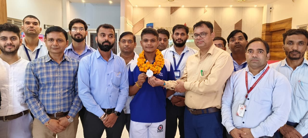 सेंट एंजेल्स के खिलाड़ी आर्यन शर्मा ने तायक्वोंडो में जीता सिल्वर मेडल 1 सेंट एंजेल्स के खिलाड़ी आर्यन शर्मा ने तायक्वोंडो में जीता सिल्वर मेडल | New India Times