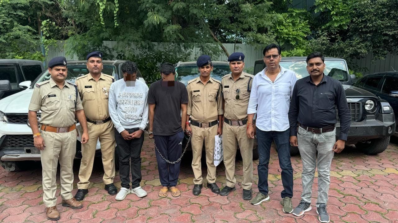 चार पहिया वाहन किराये पर लेकर उनके कूटरचित कागज़ात बनाकर बेचने वाले ठग गिरोह का पुलिस थाना लसूड़िया इंदौर ने किया पर्दाफाश 1 चार पहिया वाहन किराये पर लेकर उनके कूटरचित कागज़ात बनाकर बेचने वाले ठग गिरोह का पुलिस थाना लसूड़िया इंदौर ने किया पर्दाफाश | New India Times