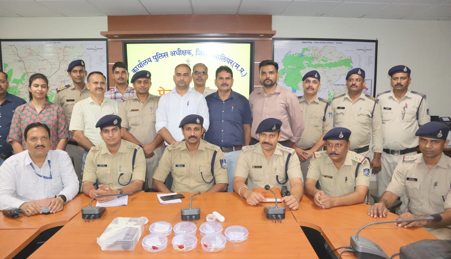 नीडम रोड पर स्थित पेट्रोल पंप पर डकैती डालने की योजना बना रहे पांच शातिर बदमाशों को पुलिस ने किया गिरफ्तार 1 नीडम रोड पर स्थित पेट्रोल पंप पर डकैती डालने की योजना बना रहे पांच शातिर बदमाशों को पुलिस ने किया गिरफ्तार | New India Times