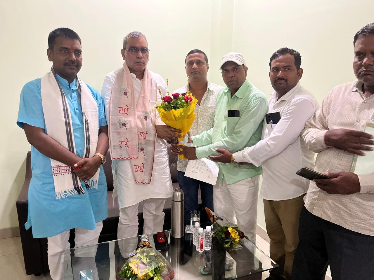 ग्रामीण सफाई कर्मचारियों के प्रतिनिधि मंडल ने पंचायती राज मंत्री ओमप्रकाश राजभर को सौंपा ज्ञापन 1 ग्रामीण सफाई कर्मचारियों के प्रतिनिधि मंडल ने पंचायती राज मंत्री ओमप्रकाश राजभर को सौंपा ज्ञापन | New India Times