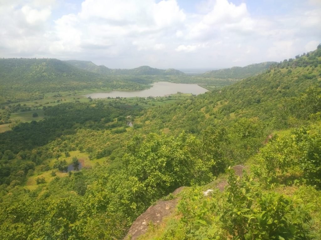 PWD को भ्रष्टाचार के "वेताल" ने पछाड़ा, सोयगांव में उपर से झमाझम बारिश नीचे सड़क की मरम्मत, मंत्री के कार्यालय पर निकाला मोर्चा | New India Times