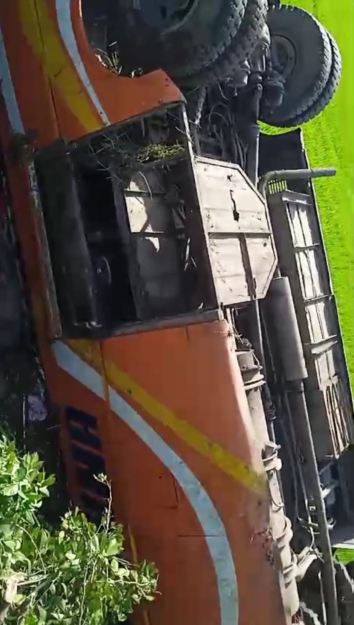 डुमरियागंज सिद्धार्थनगर से विभिन्न तीर्थ स्थलों का भ्रमण करते हुए उड़िसा प्रान्त के बाबा भुनेश्वरनाथ, कोणार्क, जगन्नाथपुरी की यात्रा करके लौट रही बस रास्ते में पलटी 1 डुमरियागंज सिद्धार्थनगर से विभिन्न तीर्थ स्थलों का भ्रमण करते हुए उड़िसा प्रान्त के बाबा भुनेश्वरनाथ, कोणार्क, जगन्नाथपुरी की यात्रा करके लौट रही बस रास्ते में पलटी | New India Times