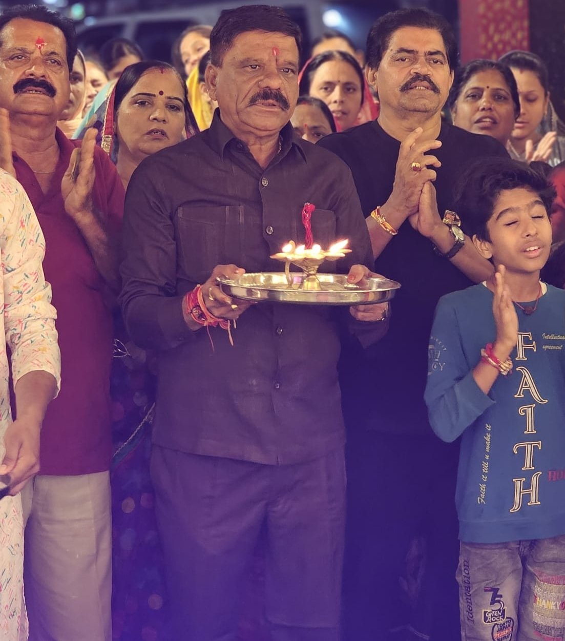 सांई मंदिर विराजती गणराज की आरती उतारने पहुंचे समाजसेवी सुरेश चंद्र जैन पप्पू भैया | New India Times