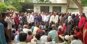 बिजली बोर्ड से परेशान लोग गिरीश महाजन के बंगले पर पहुंचे, परिवर्तन यात्रा में सिस्टम पर बरसे वामन मेश्राम | New India Times