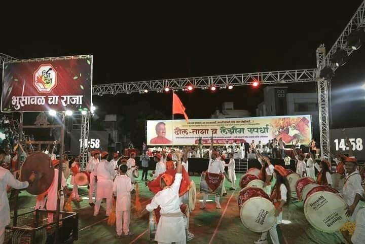 जामनेर में कीचड़ से खिल रहे "सवाल", बाइक पर सवार होकर मंत्री गिरीश महाजन को करना पड़ा विकास का दीदार 2 जामनेर में कीचड़ से खिल रहे "सवाल", बाइक पर सवार होकर मंत्री गिरीश महाजन को करना पड़ा विकास का दीदार | New India Times