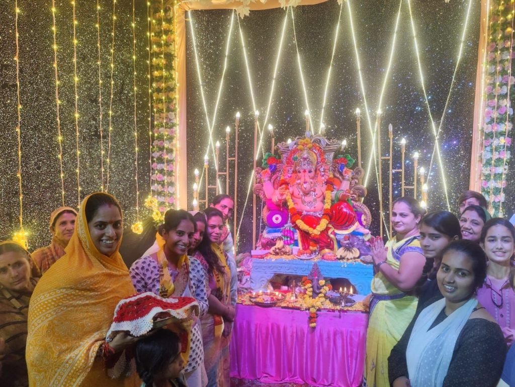 साईं चौराहा नव युवक गणेश पांडाल पहुंच कर रोटरी क्लब अपना की टीम ने की महाआरती | New India Times