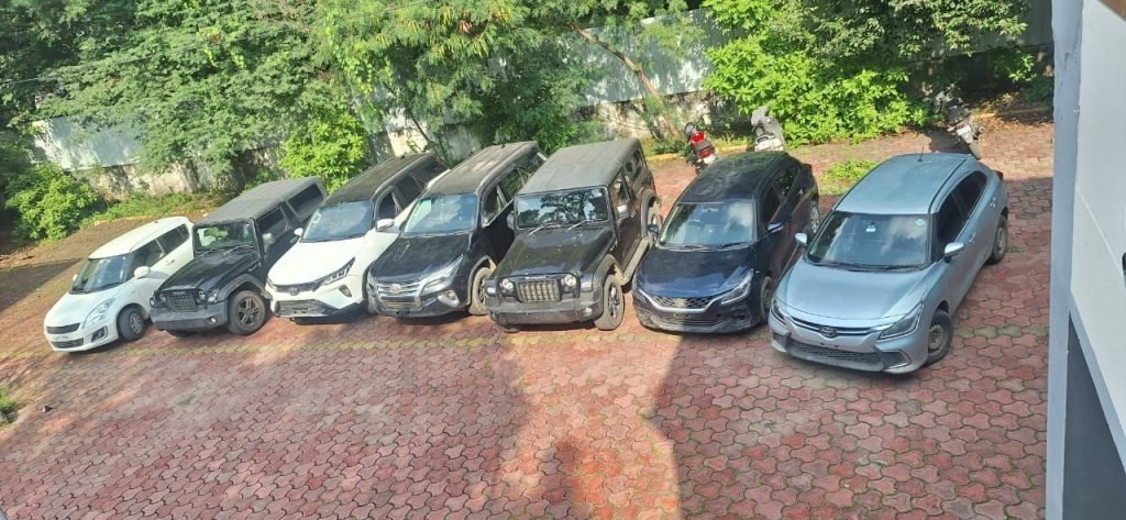 चार पहिया वाहन किराये पर लेकर उनके कूटरचित कागज़ात बनाकर बेचने वाले ठग गिरोह का पुलिस थाना लसूड़िया इंदौर ने किया पर्दाफाश 2 चार पहिया वाहन किराये पर लेकर उनके कूटरचित कागज़ात बनाकर बेचने वाले ठग गिरोह का पुलिस थाना लसूड़िया इंदौर ने किया पर्दाफाश | New India Times