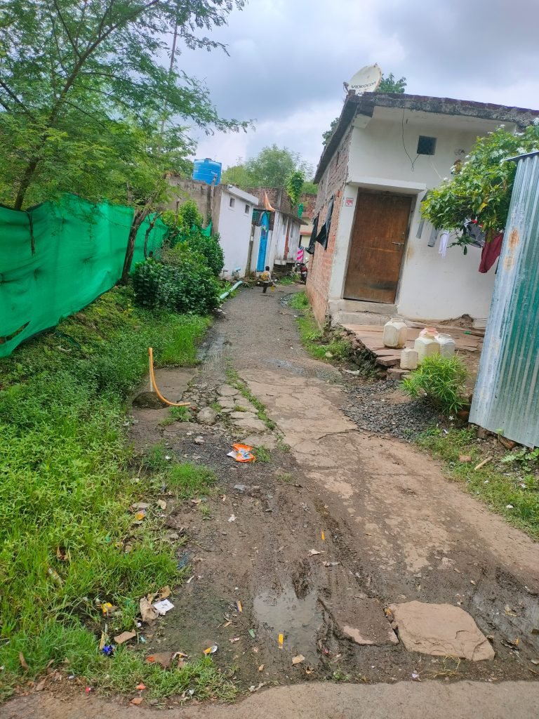 पटेल वार्ड के करीब 150 फीट दूरी के रास्ते को बनाने में अक्षम साबित हो रही है नगरपालिका देवरी, पार्षद द्वारा कई बार आवेदन देने के बाद भी नहीं हो रही है सुनवाई 2 पटेल वार्ड के करीब 150 फीट दूरी के रास्ते को बनाने में अक्षम साबित हो रही है नगरपालिका देवरी, पार्षद द्वारा कई बार आवेदन देने के बाद भी नहीं हो रही है सुनवाई | New India Times