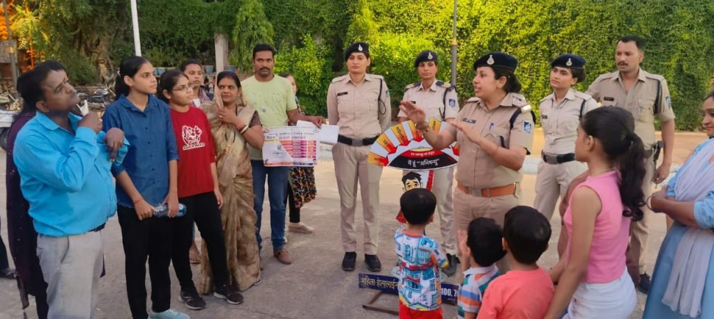 ग्वालियर पुलिस ने विशेष जागरूकता अभियान ‘मैं हूॅं अभिमन्यु’ के तहत आमजन को किया जागरूक 2 ग्वालियर पुलिस ने विशेष जागरूकता अभियान ‘मैं हूॅं अभिमन्यु’ के तहत आमजन को किया जागरूक | New India Times