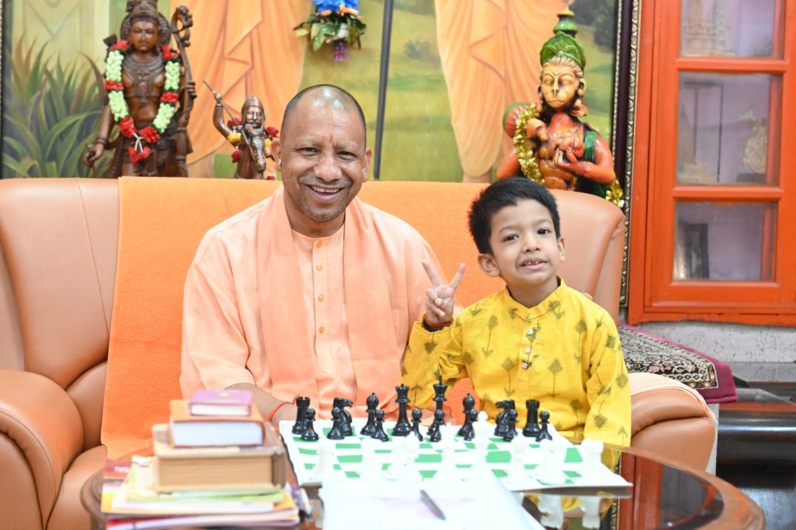 शह और मात पर मुख्यमंत्री ने लिटिल चैम्प से खूब की बात, सबसे कम उम्र के फीडे रेटेड खिलाड़ी कुशाग्र के साथ शतरंज खेल सीएम योगी ने बढ़ाया उत्साह 1 शह और मात पर मुख्यमंत्री ने लिटिल चैम्प से खूब की बात, सबसे कम उम्र के फीडे रेटेड खिलाड़ी कुशाग्र के साथ शतरंज खेल सीएम योगी ने बढ़ाया उत्साह | New India Times