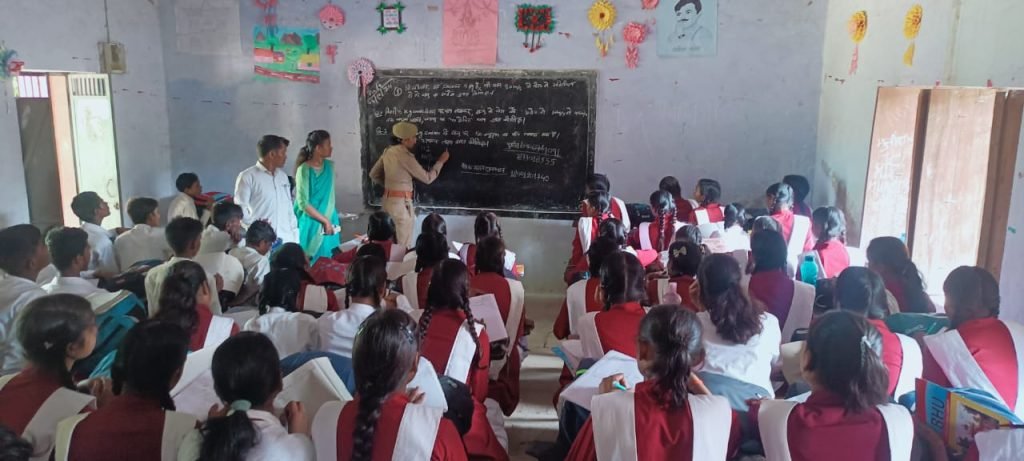 मिशन शक्ति के विशेष अभियान फेज-5 के तहत जनपद के सभी थानों द्वारा अपने-अपने थाना क्षेत्र में महिलाओं एवं बालिकाओं को किया जा रहा है जागरुक 2 मिशन शक्ति के विशेष अभियान फेज-5 के तहत जनपद के सभी थानों द्वारा अपने-अपने थाना क्षेत्र में महिलाओं एवं बालिकाओं को किया जा रहा है जागरुक | New India Times